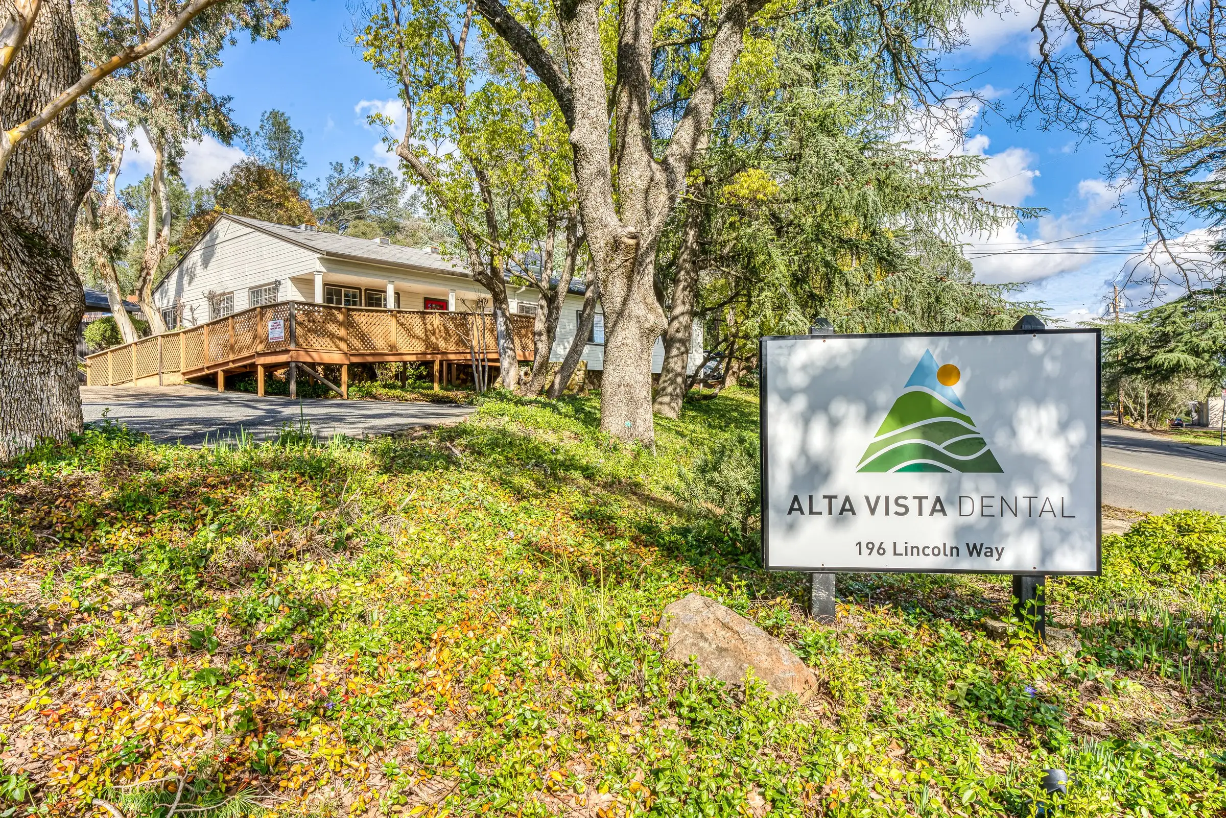 The Alta Vista Dental sign at 196 Lincoln Way, with the office among the oak trees